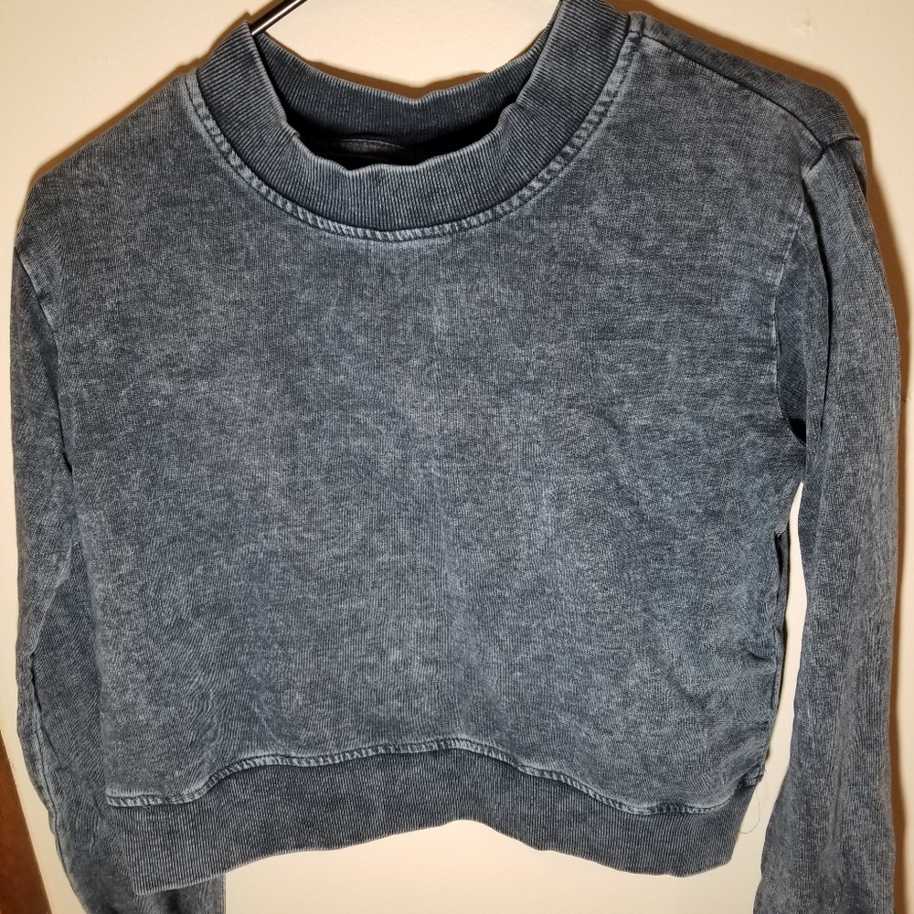 VanillaStar Cropped Dark Blue Long Sleeve Size S